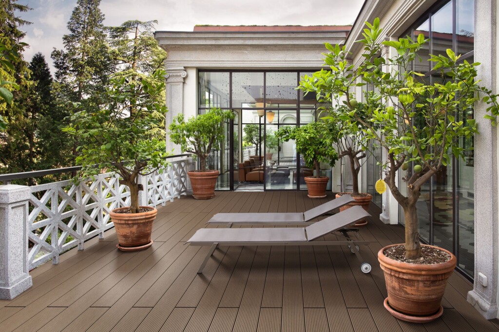 COMPACT | Deckings with a solid inner core to withstand any load