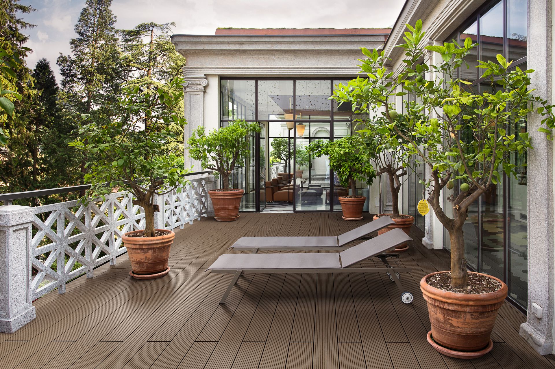 COMPACT | Il decking con anima iterna piena per resistere a qualsiasi carico