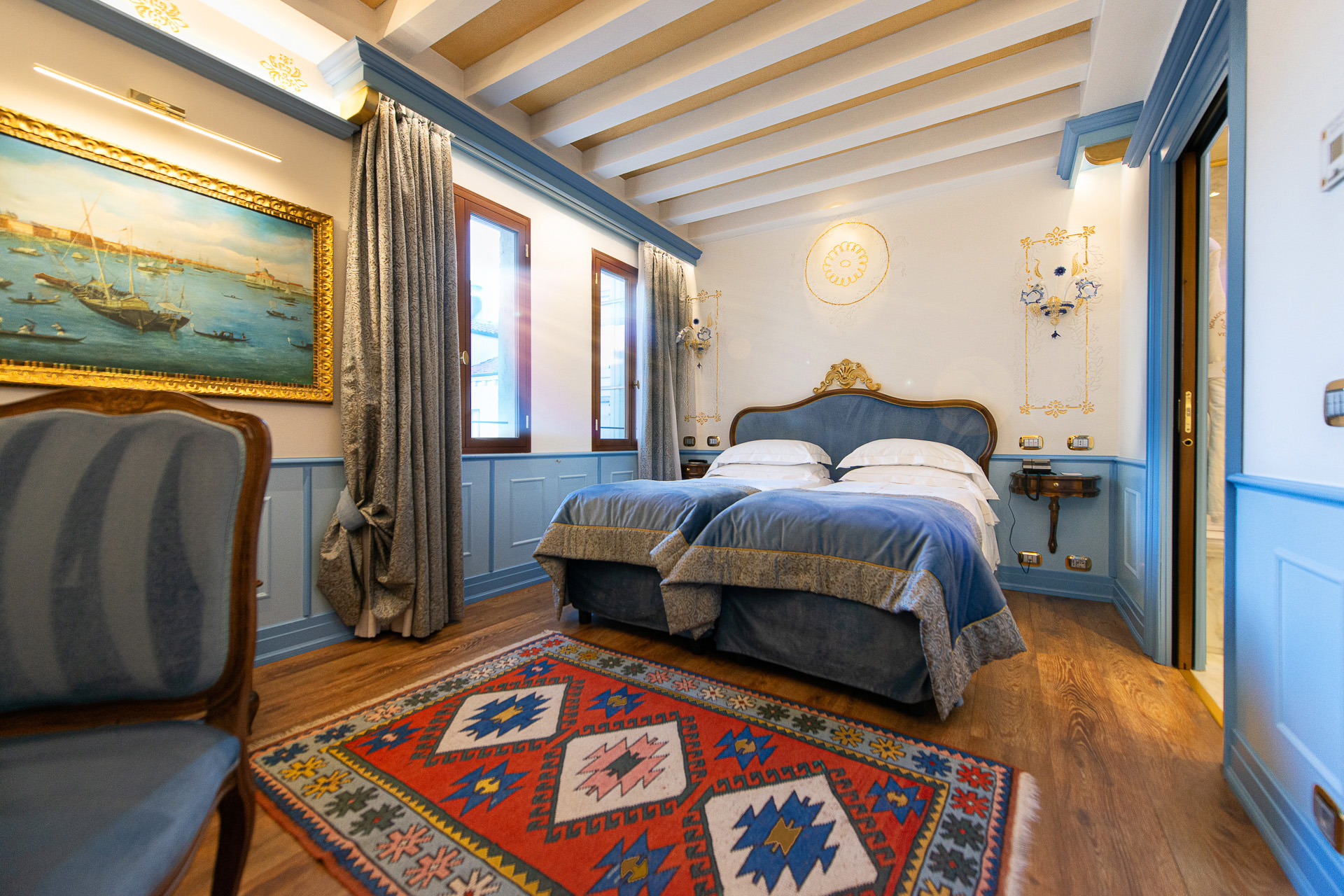 Hotel Monaco & Grand Canal